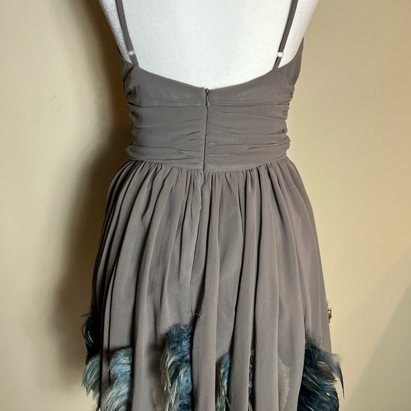 Gray TWELVE by TWELVE Short Dress W Blue Gray Feathers on Skirt! Size 4 - Picture 9 of 13